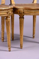 Paire de chaises en bois mouluré, sculpté et doré, le dossie… (photo 3)