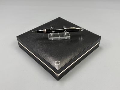 fountain pen in a black box on a white background