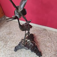 Lampadaire tripode en fer à décor de feuilles et d'un héron. (photo 5)