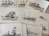 de nombreux dessins de bateaux qui se trouvent sur la table