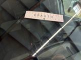 a sticker on the windshield of a car that says vpauto