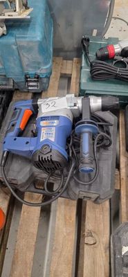 many tools that are sitting on a pallet