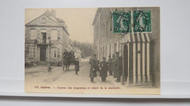 Guéret : Caserne des Augustines et relève de la sentinelle. AAA 2...