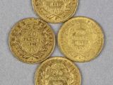quatre pièces d'or, dont l'une est un souverain et l'autre est un souverain