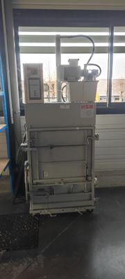 Presse de marque HSM modèle VL45 3-400 Volts. 50Hz de 2007