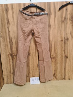 Pantalons femme coloris beige avec coupe lgrement vase, …