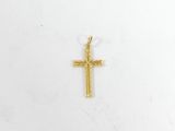 pendentif en forme de croix en or sur fond blanc
