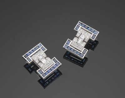 Paire de clips d'oreilles en or gris 18K (750) centrés chacu…