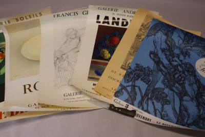 un grand nombre de livres posés sur une table