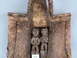 une image représentant un panier contenant deux figurines
