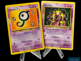 deux cartes Pokémon exposées sur une table