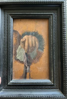 une photo d'un tableau représentant une personne tenant une feuille
