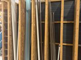 Il y a beaucoup de types de bois différents dans cette pièce