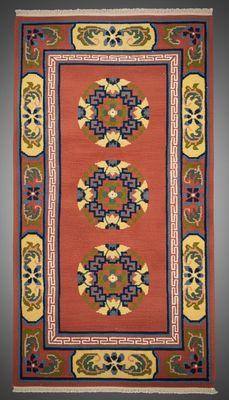 Tapis népalais en laine à décor de médaillons 176 x 93 cm
