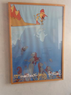 une image d'un tableau sur le mur d'une pièce