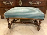 9/Un tabouret