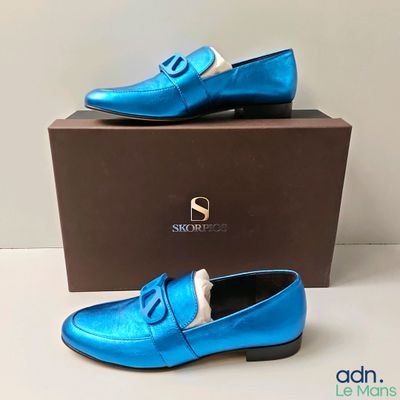 mocassins bleus pour homme, avec des boucles sur le dessus de la tige