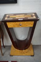 belle console de style Art déco - avec un piètement en forme…