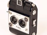 a black and white photo of an old fashioned camera
