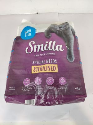 un sac de croquettes Smillaa posé sur une table