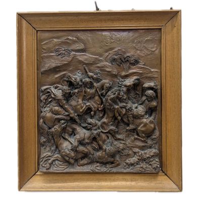 une image représentant un relief en bronze d'un groupe d'hommes à cheval
