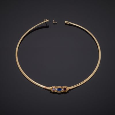 Collier ras-de-cou en or jaune 750°°° centré d’un saphir tai…