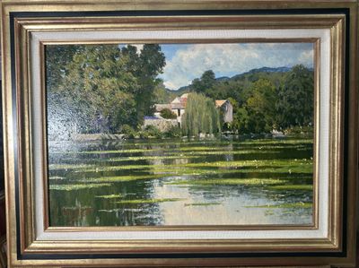 peinture représentant un paysage avec une rivière et une maison au loin