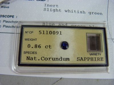 une image représentant un diamant bleu sur une feuille de papier