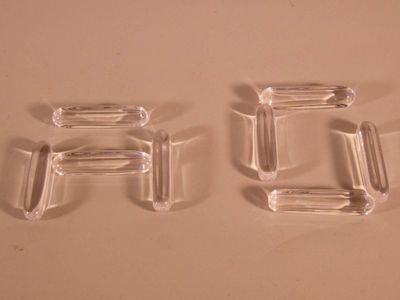 Daum, France. Huit reposes-couteaux cristal moulé. Signé.