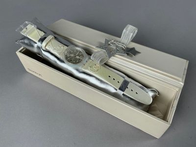 MONTRE SWATCH SWW 100 S Etat neuf, dans son coffret d'origin…