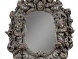 une image représentant un miroir orné d'un motif décoratif