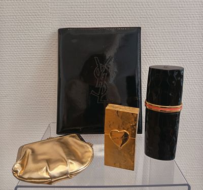 YVES SAINT LAURENT Paris Flacon atomiseur contenant ue recha…