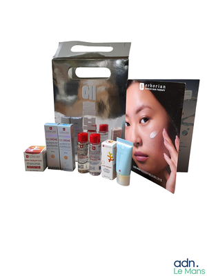 une photo d'un coffret de produits de soins pour la peau