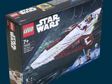 une boîte contenant des sets Lego Star Wars sur fond bleu