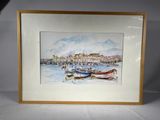 aquarelle encadrée représentant une scène de port avec des bateaux au premier plan