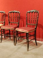 Deux paires de chaises en bois noirci. (photo 3)