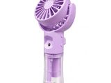un sèche-cheveux violet posé sur une table blanche