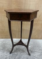 Paire de larges fauteuils à dossier ajouré d’une barrette re… (photo 2)