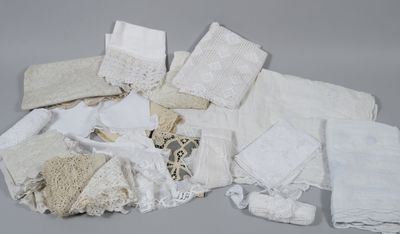 Carton de bas d'aube, manchettes, antependium en coton blanc…