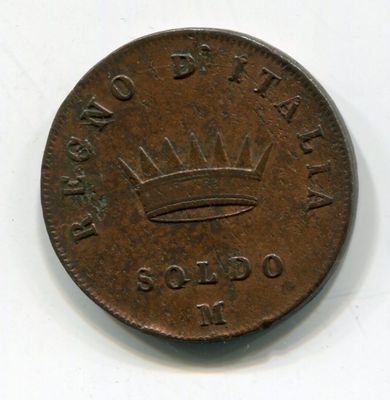 une vieille pièce de monnaie sur laquelle figure une couronne, posée sur une surface blanche