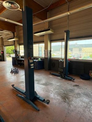 an image of a garage with a lot of work on the floor