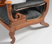 Fauteuil en acajou et placage d'acajou marqueté en bois clai… (photo 3)