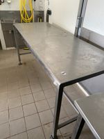 Une table en inox Dimensions : 95 x 190 x 77 cm environ (photo 2)