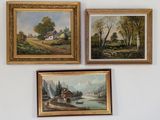 trois tableaux accrochés au mur au-dessus d'un lit dans une chambre