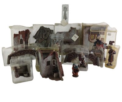 figurines représentant des personnes debout devant un bâtiment surmonté d'une croix