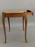 Table écritoire de forme rognon en bois de placage à décor d… (photo 4)