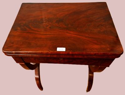 Belle Travailleuse / table à jeux en acajou piétement X ouvr…