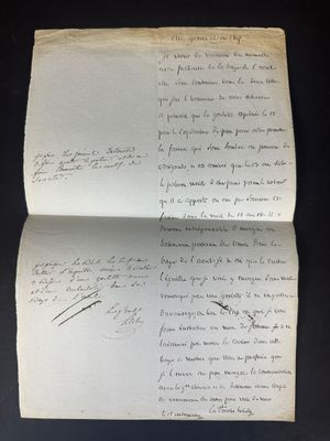 un gros plan d'un morceau de papier sur lequel on a écrit