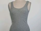 débardeur gris sur un mannequin, mannequin, mannequin, mannequin, mannequin, mannequin, mannequin, mannequin, mannequin