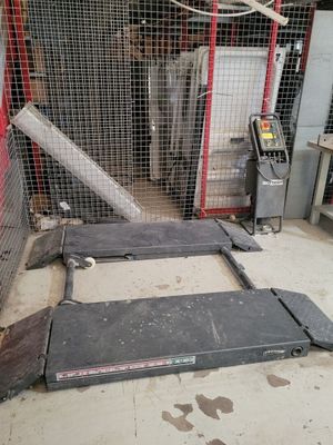 une photo d'un équipement dans un garage